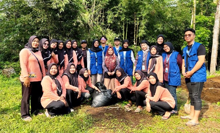 Tim KKN Unsoed Bersama Kader dan PKK Laksanakan Kegiatan Pembuatan Pupuk Kompos di Dusun Banjarsari